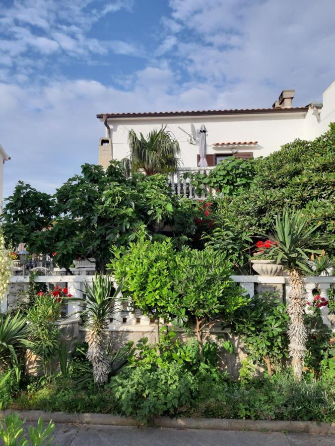 Apartmani Jozefina Omišalj Exterior foto