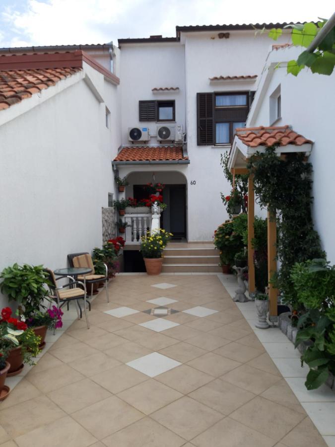 Apartmani Jozefina Omišalj Zimmer foto