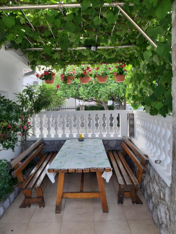 Apartmani Jozefina Omišalj Exterior foto