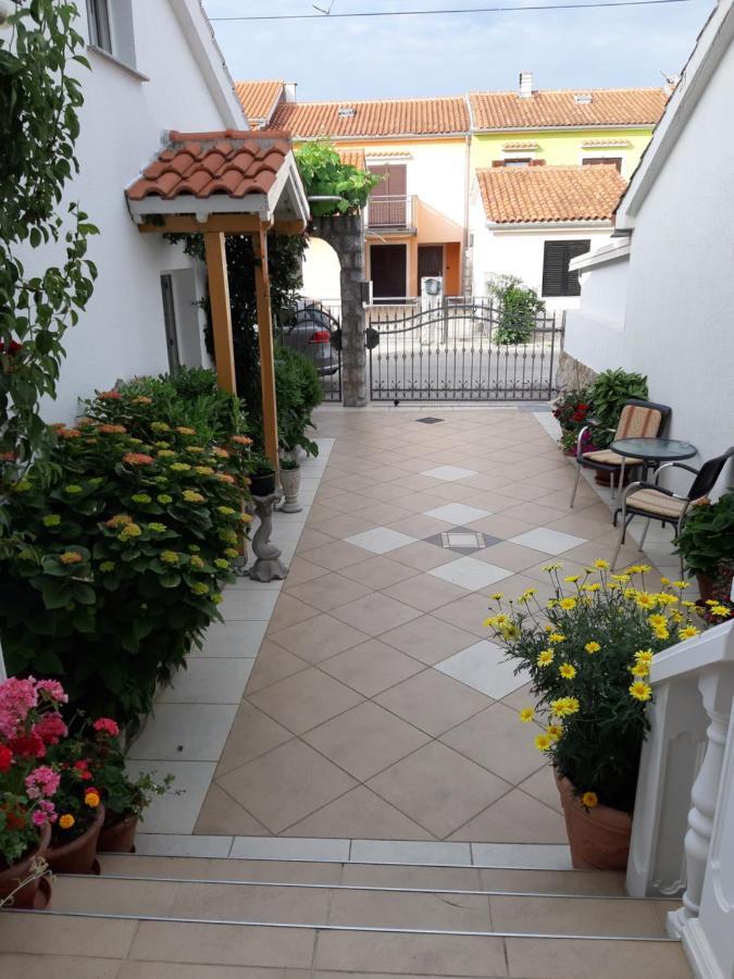 Apartmani Jozefina Omišalj Zimmer foto