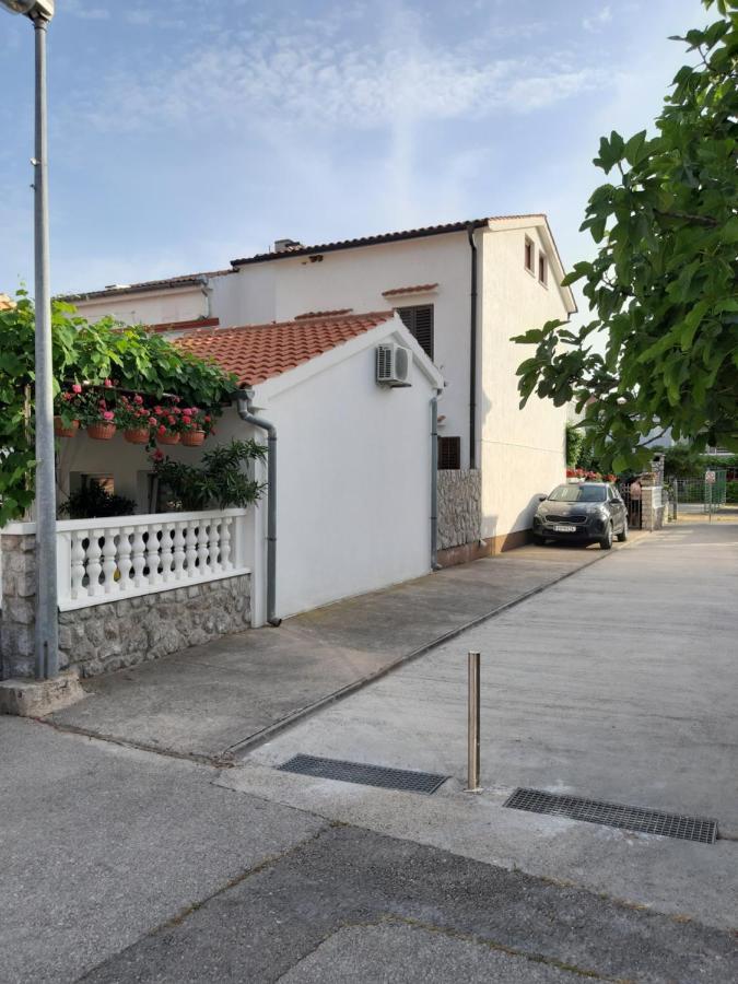Apartmani Jozefina Omišalj Exterior foto
